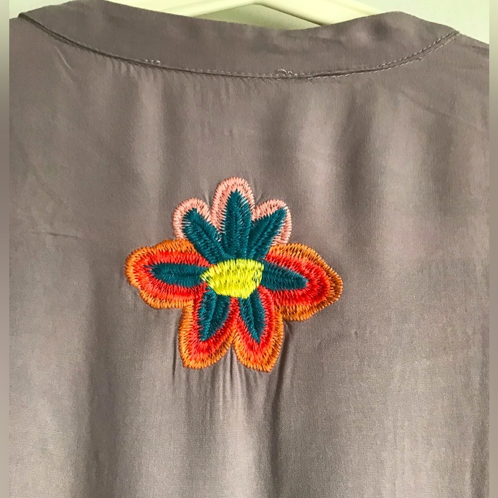LUNA MOON Embroidered Tunic Top - Picture 9 of 10